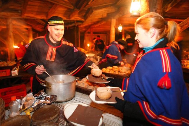 Glamping & Aurore Autunnali a Muonio