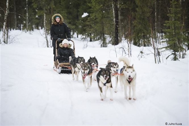 Fiaba e feste al Santa's Rovaniemi - volo incluso