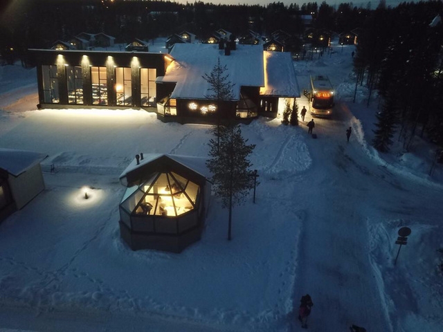 Fiaba e feste al Santa's Rovaniemi - volo incluso